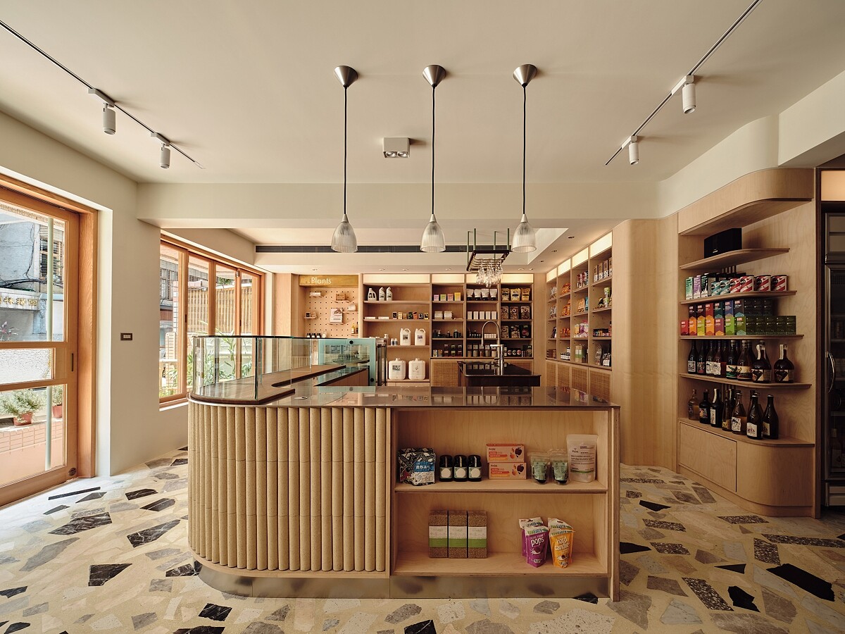 全新的「mise en Plants」選物店以小超市為概念座落在大安區巷弄。