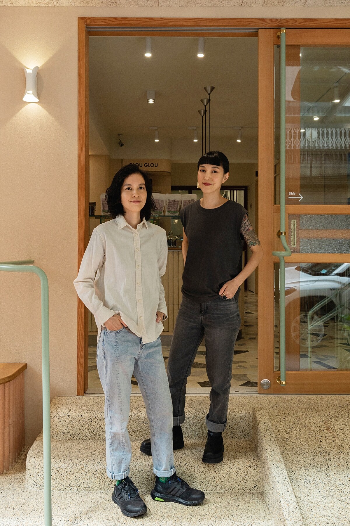 創辦人 Lily（右）與 Square（左）。 