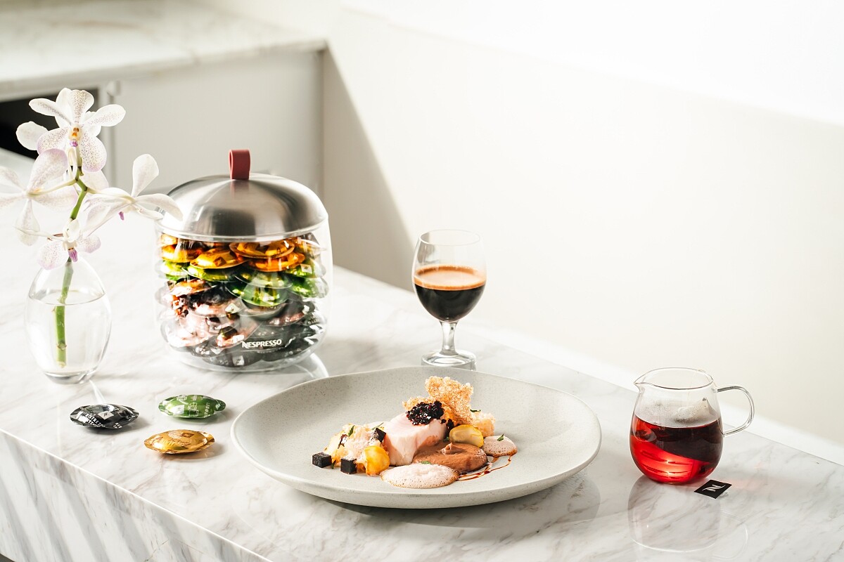 菜品從咖啡的「烘焙」「濃烈」等風味關鍵字作出發，以秋季盛產的「栗子」風味作為主角。