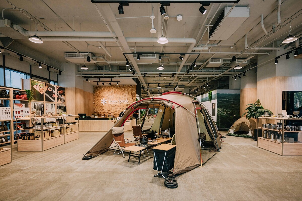 近二百坪的實體空間結合自然造景。