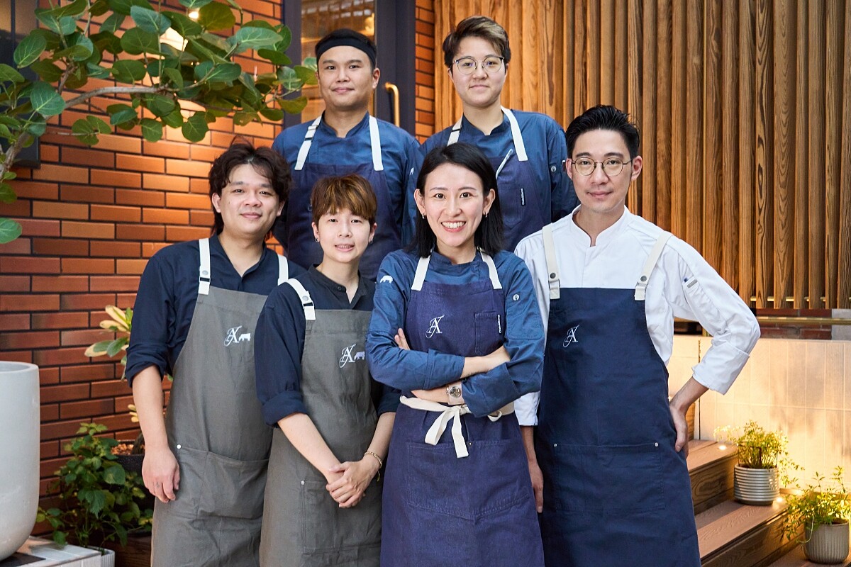 「AJ grill 牛排館」團隊，左為主廚 Adam Fong。