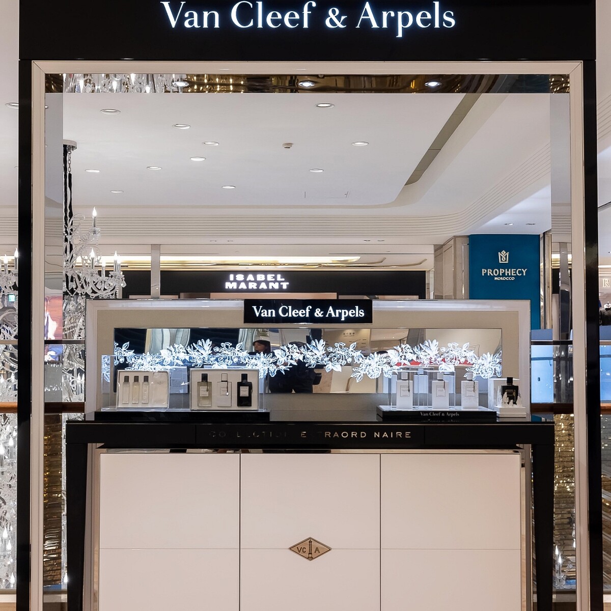 Van Cleef Arpels梵克雅寶全台首間旗艦香氛專門店香氛臻品禮盒區。