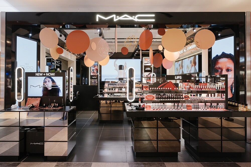 M.A.C全新品牌概念店就在台北新光A11。