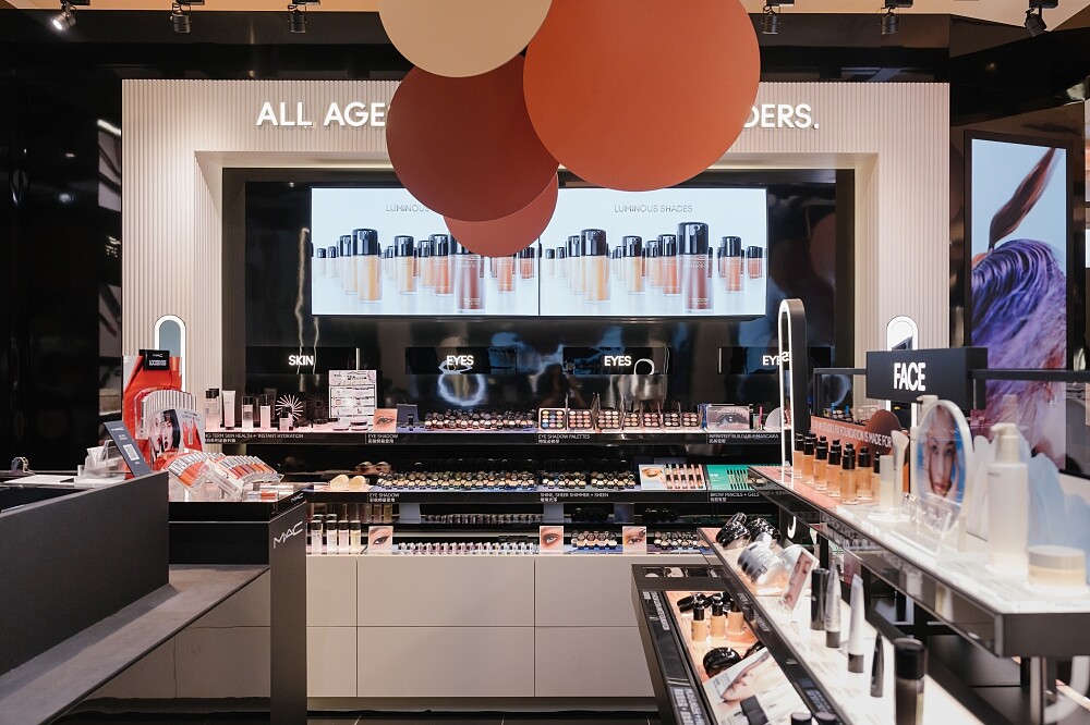 M.A.C台北新光A11品牌概念店玩色派對區。