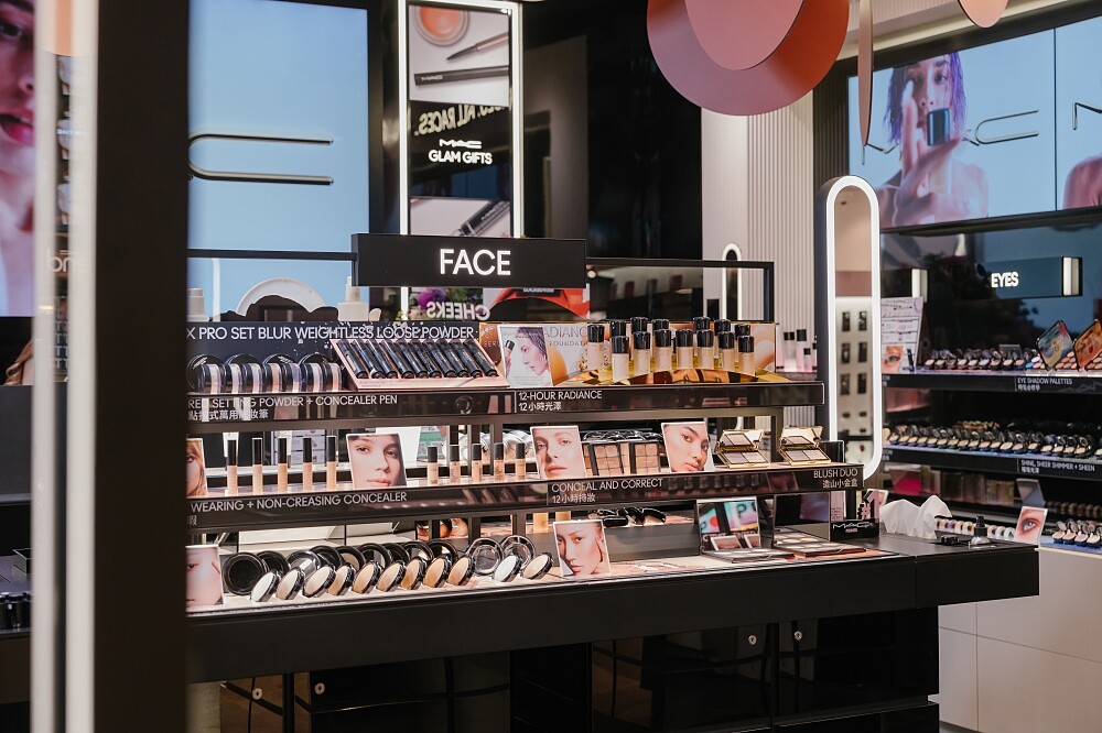 M.A.C台北新光A11品牌概念店無瑕底妝區。