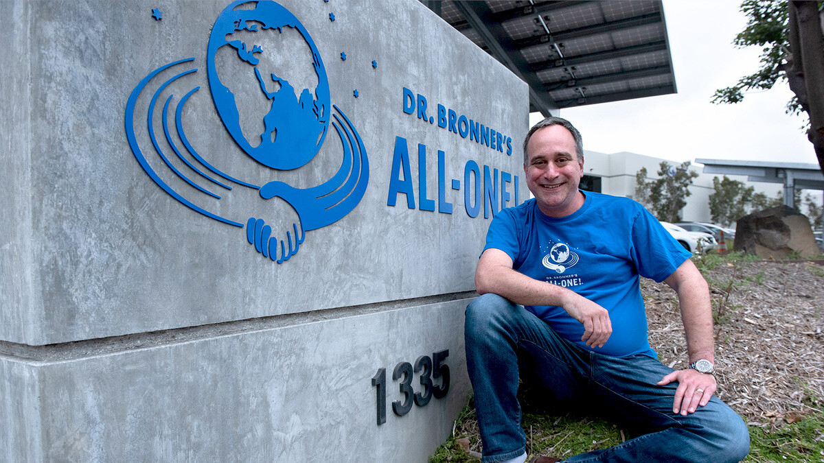 布朗博士 總裁 Michael Bronner