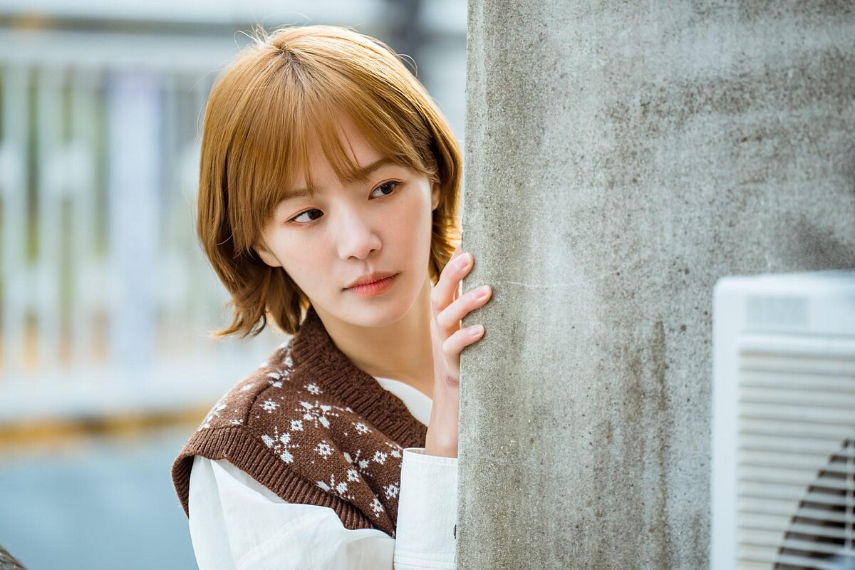 海娜工作、戀愛皆不順，更慘的是還開啟了詛咒，可能一輩子變成狗