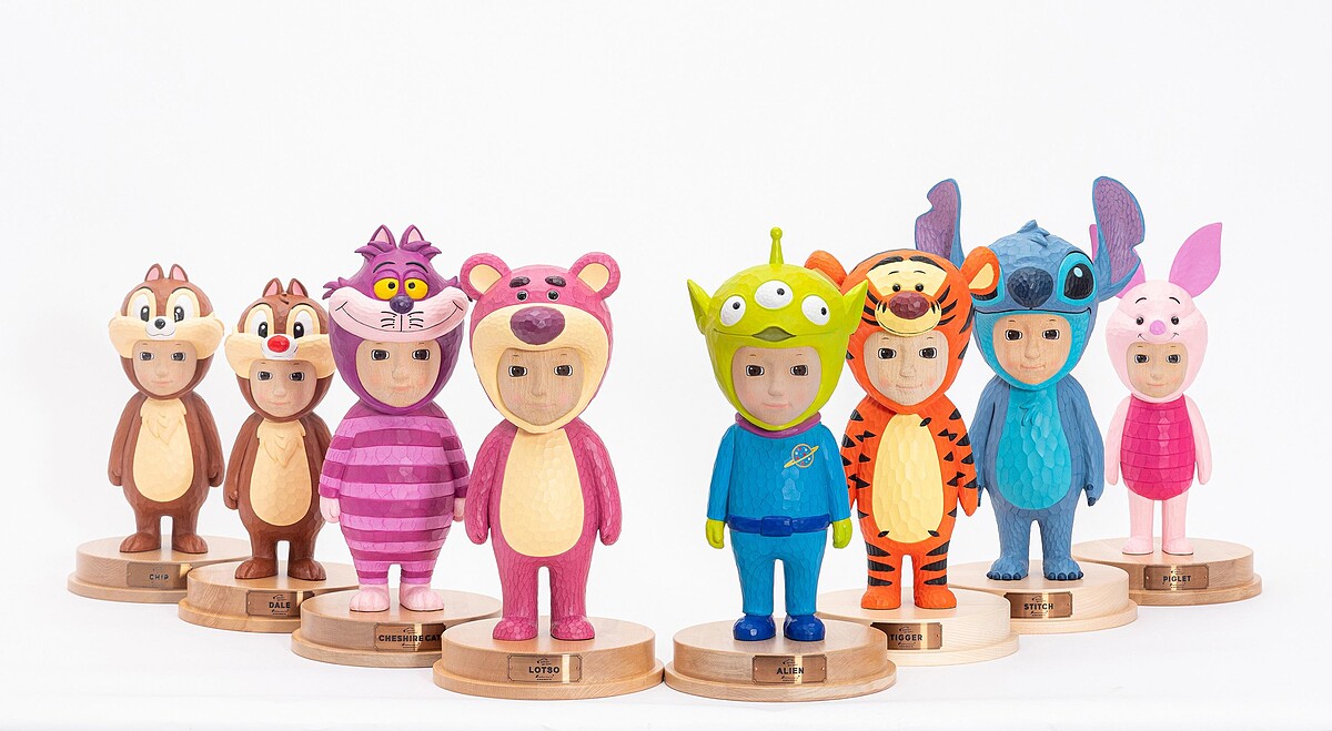 誠品生活松菸店│日本治癒系藝術家小泉悟,全套八件迪士尼木雕。