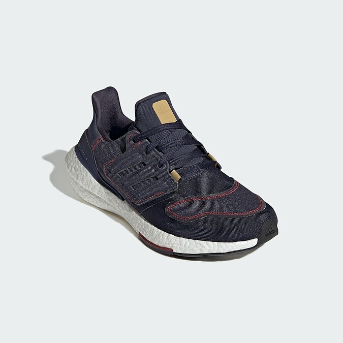 ULTRABOOST 22（男款），定價5,990元，優惠價2,313起。