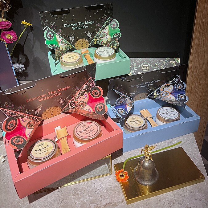 SABON 2023聖誕星熠幻境磨砂保養禮盒(白茶、茉莉花語、以色列綠玫瑰),NT2,180