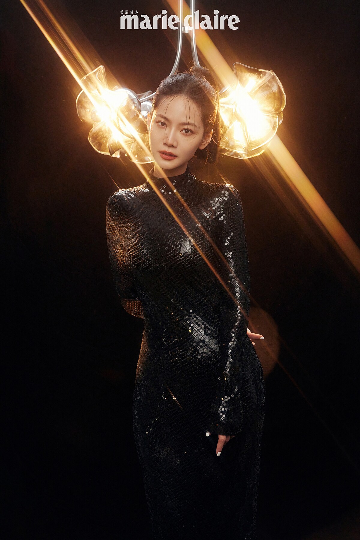 黑色閃片刺繡長洋裝，Coach。