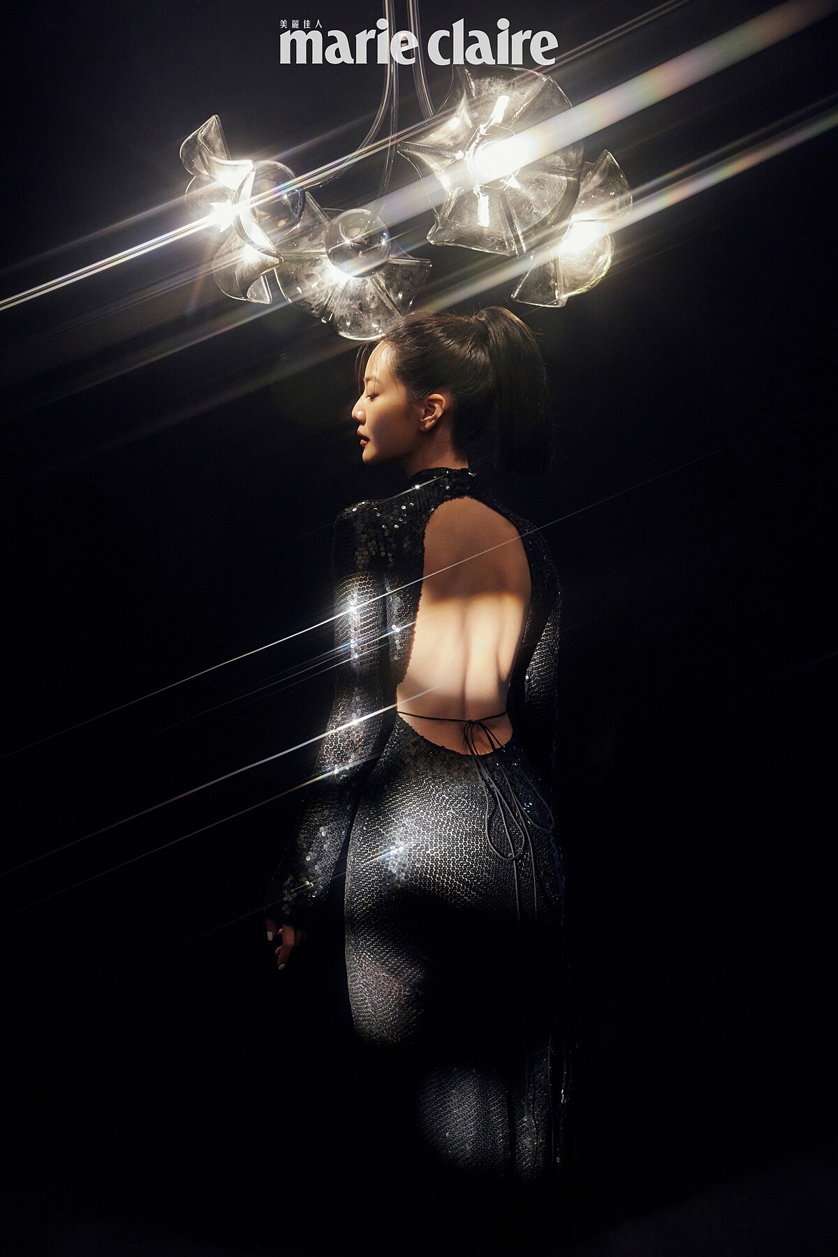 黑色閃片刺繡長洋裝，Coach。