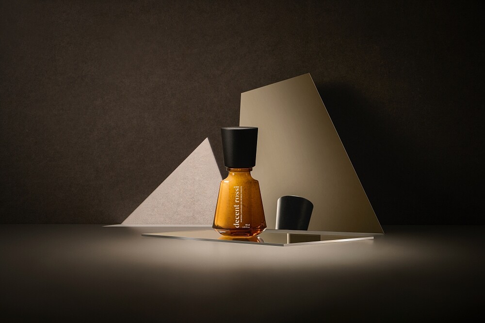 decent rossi Foster黃金飛昇究極火箭精華液情境。