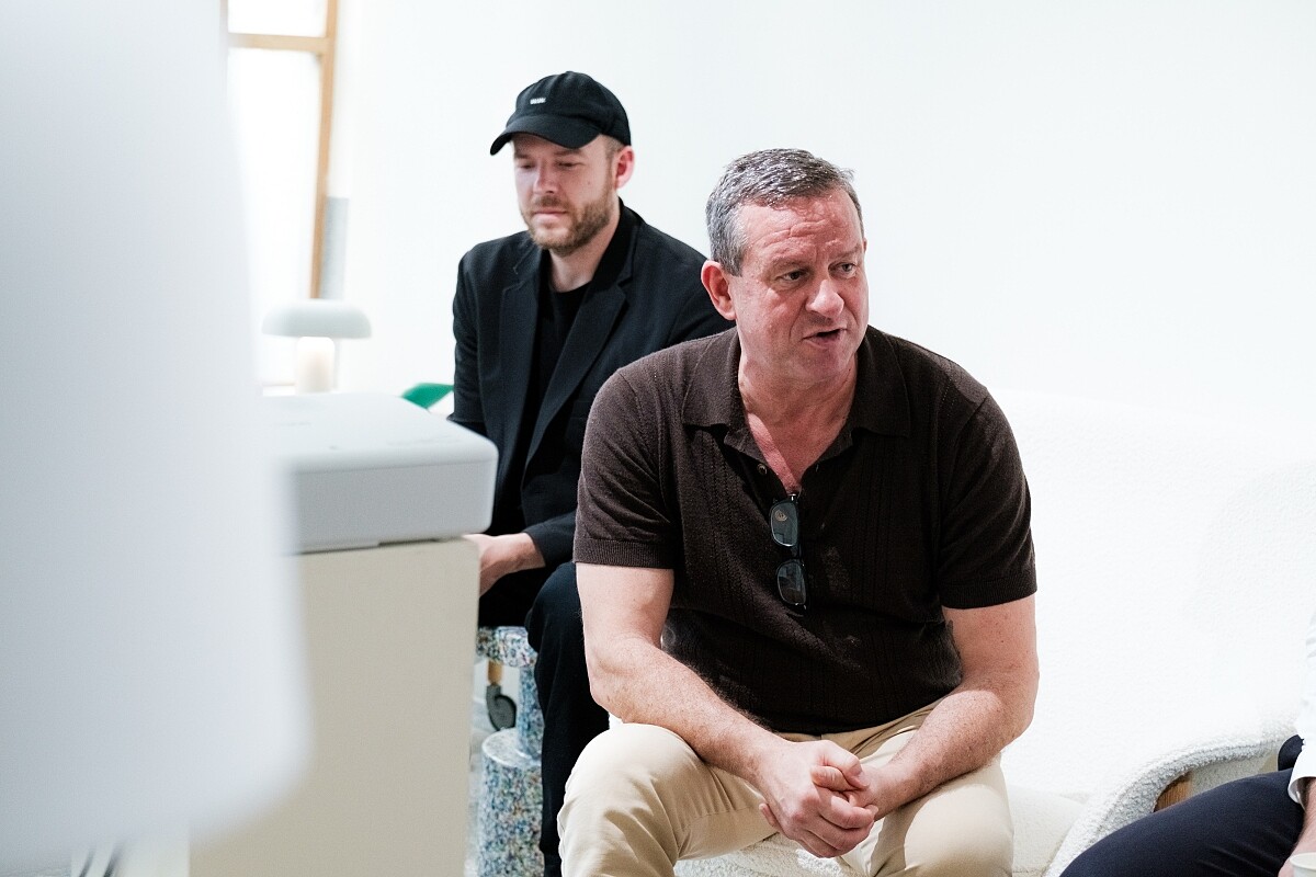 (前)執行長 Poul Madsen 與設計總監 Simon Legald (後)。