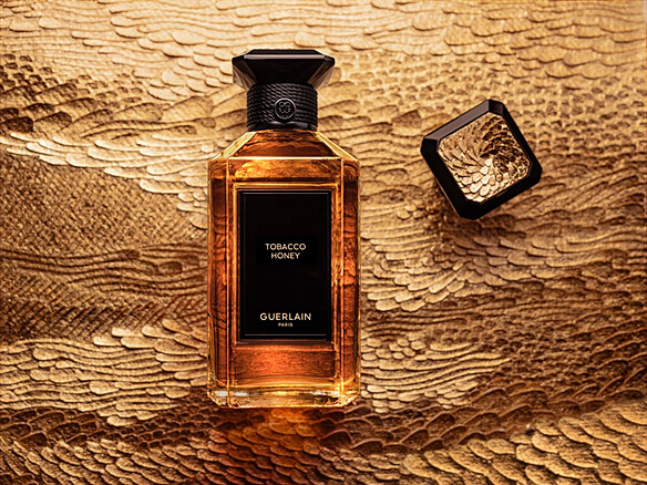 琥珀菸草淡香精100ml 售價$ 13,000 / 200ml 售價$ 18,900。