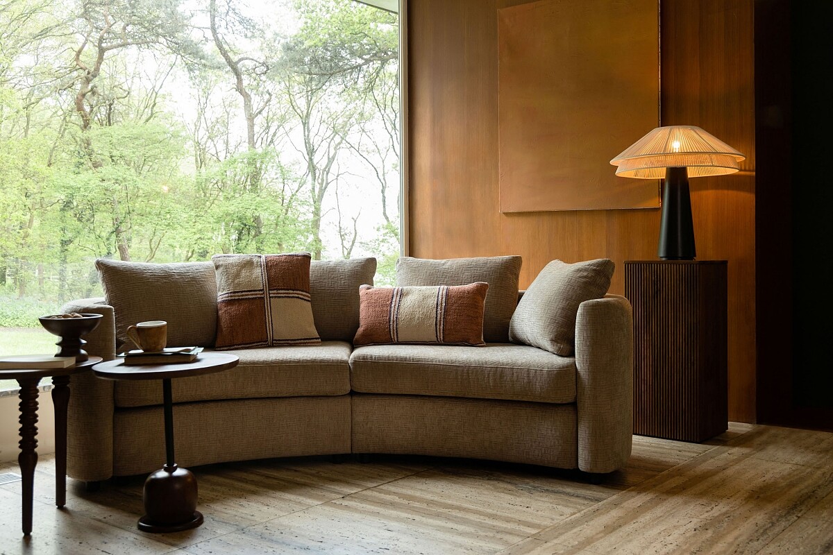 Dutchbone Fernon 弧型沙發，NT79,800元。