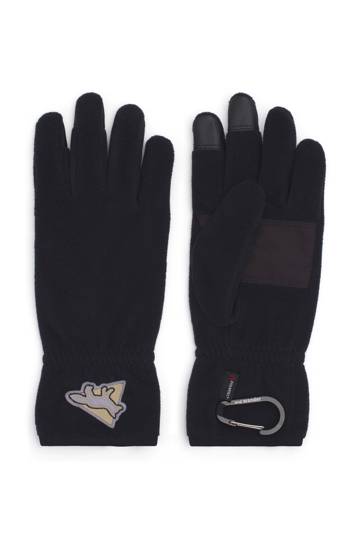 聯名手套 NT.4,900。