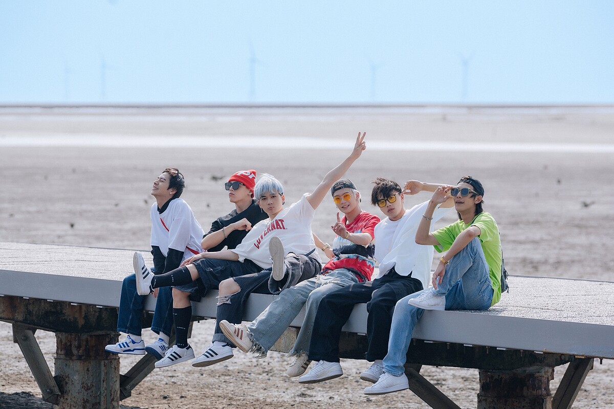 《Ozone夏日青春冒險》佳辰（左起）、哲言、祖安、子翔、文廷、煥鈞一起到香山濕地旅行。