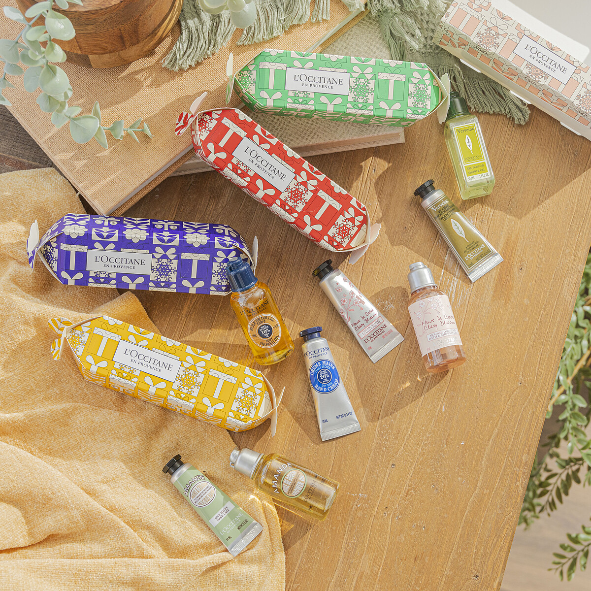 杏仁護手霜 10ml、杏仁沐浴油 35ml、乳油木沐浴油 35ml、乳油木護手霜 10ml、櫻花護手霜 10ml、櫻花沐浴膠 35ml、馬鞭草護手乳 10ml、馬鞭草沐浴膠 30ml