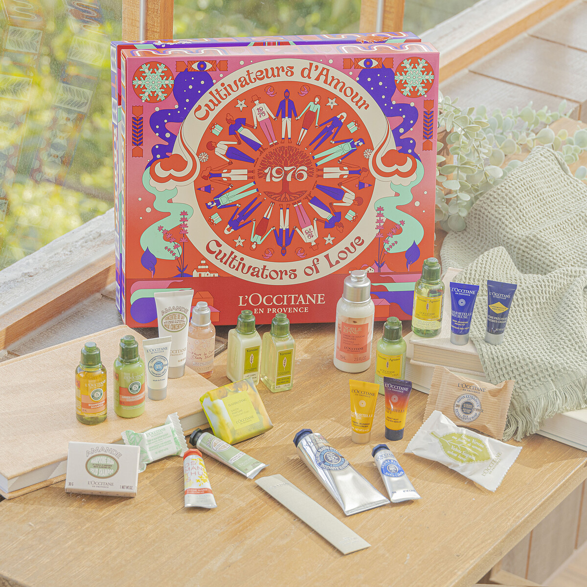 全品項包含:草本活力泡泡方糖18g、果漾馬鞭草身體乳35ml、櫻花沐浴膠 35ml、馬鞭草香氛皂25g、光萃肌活露 5ml、桂花護手霜 10ml、杏仁緊膚凝霜 20ml、馬鞭草沐浴膠30ml、山楂花沐浴霜75ml、乳油木保濕凝霜 5ml、千日菊香氛皂50g、蠟菊賦活極萃霜 4ml、乳油木護手霜 10ml、草本修護洗髮乳 35ml、乳油木牛奶皂 25g、美甲工具組、馬鞭草身體乳 30ml、蠟菊精華眼霜 4ml、杏仁洗髮皂30g、果漾馬鞭草沐浴膠 35ml、杏仁護手霜10ml、蠟菊精華霜 5ml、草本修護潤髮乳 35ml、乳油木密集修護手膜霜50ml(正貨)