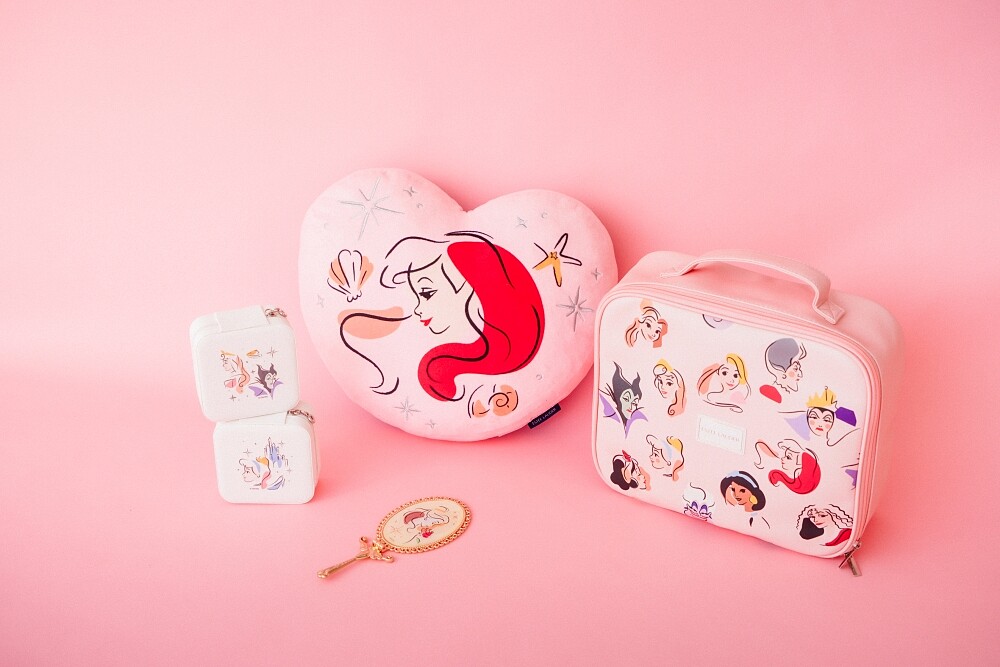 雅詩蘭黛2023/11/1～11/11，全台百貨櫃點及官網旗艦店皆享「美夢成真公主滿額贈」，公主們隨時與你相伴。