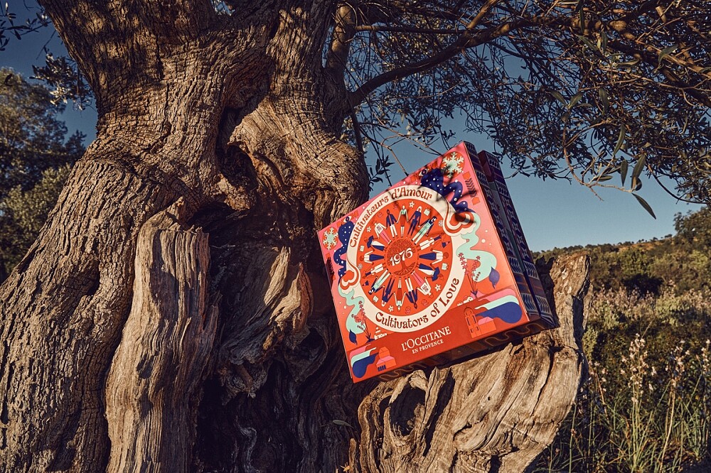 L&rsquo;OCCITANE歐舒丹歡聚限定版經典倒數月曆情境照。