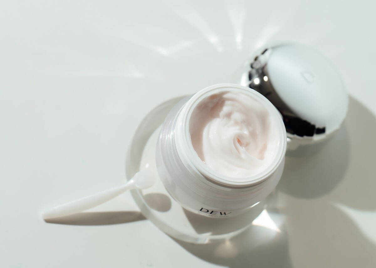 DEW彈潤膜法線雕霜55g，NT1,350