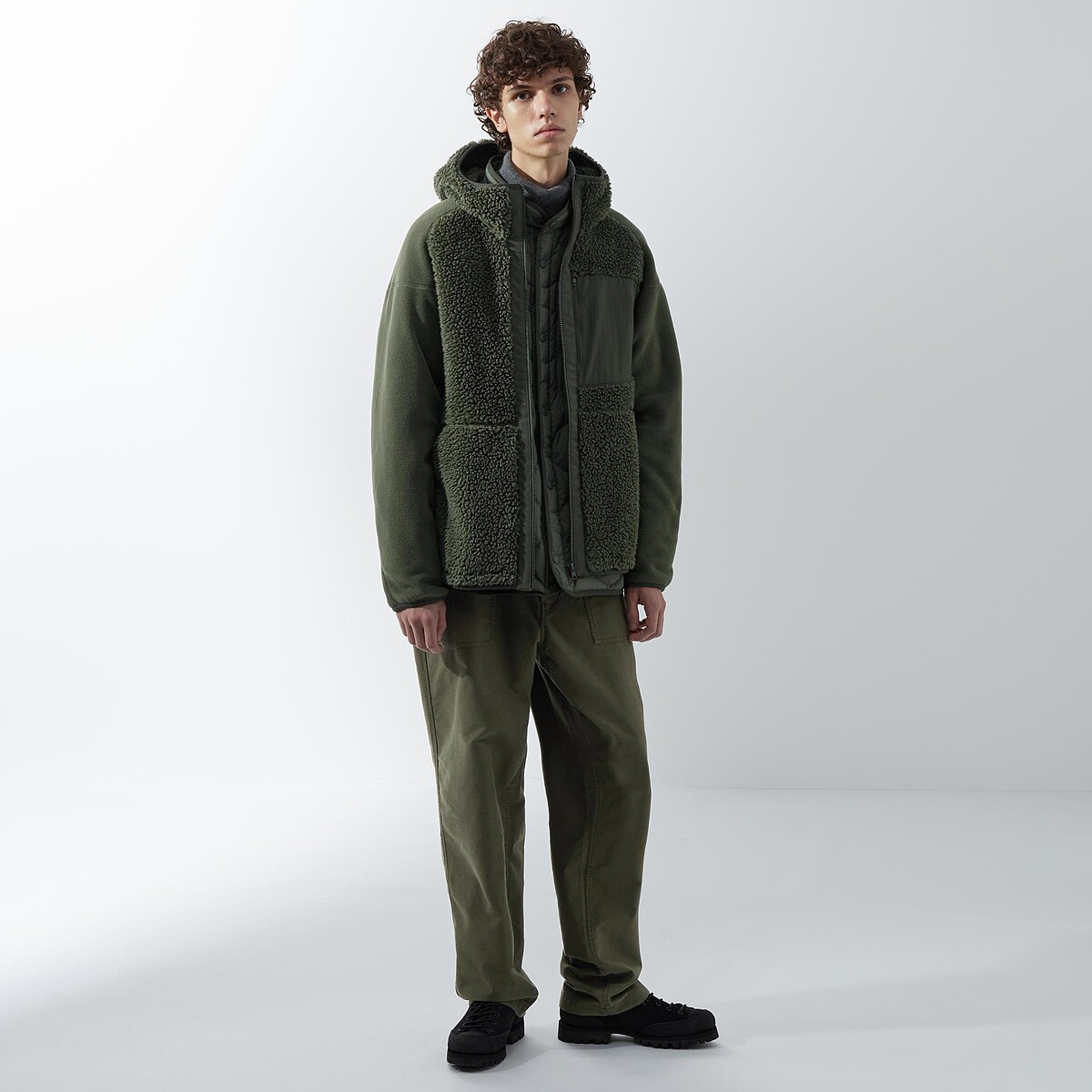 UNIQLO and White Mountaineering聯名系列 男裝 刷毛連帽拼接外套(長袖)原價NT$1490雙11網路商店獨家優惠價NT$1290。