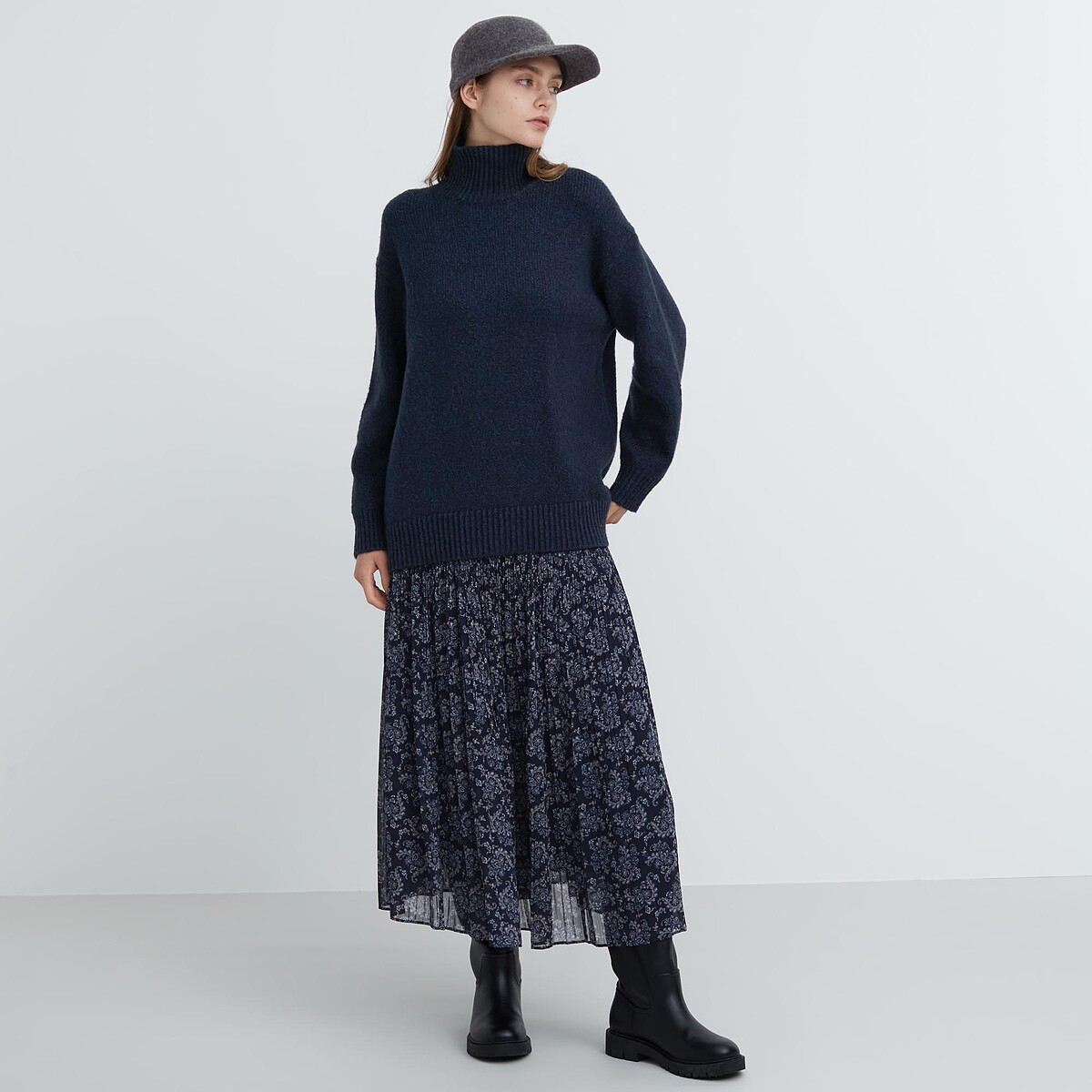 UNIQLO:C聯名系列 女裝 雪紡細褶裙原價NT$1290雙11網路商店獨家優惠價NT$990。