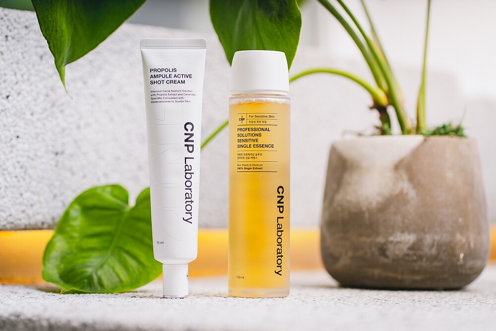 CNP黑甘草強效修護精華液，添加全新奇蹟修護配方-黑甘草。