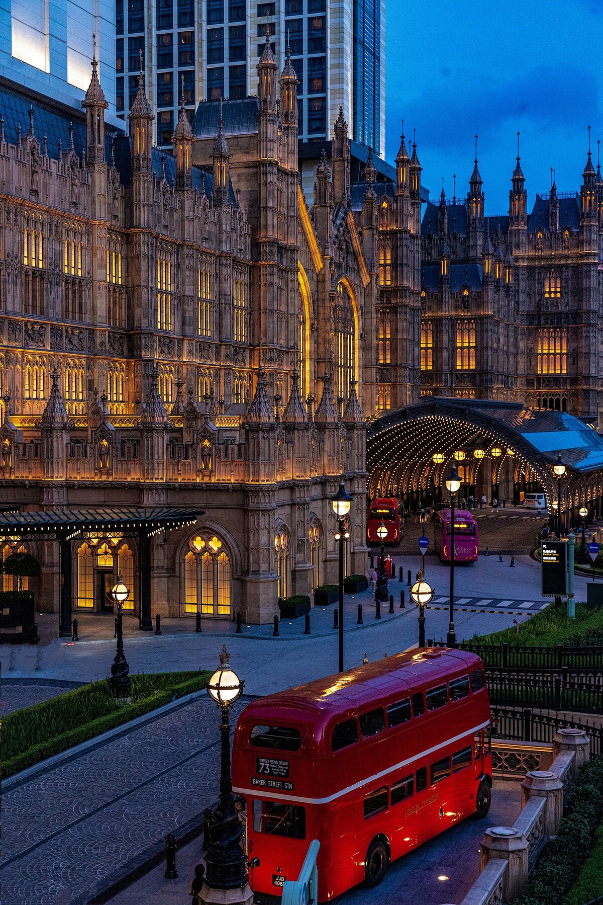 倫敦人建築可看見日不落帝國個時期的建築特色。