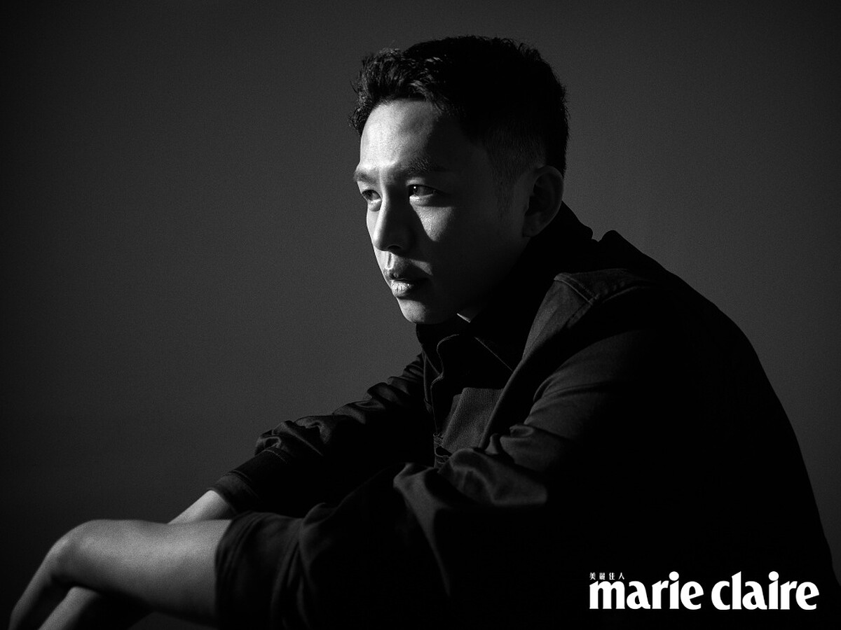 黑色襯衫，Louis Vuitton 。