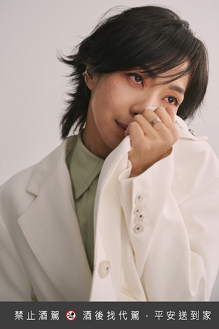 Outfit/Cos Atelire,Shirts/Lanvin,Jewelry/Cartier,Clip-on earrings/TAST boutique,Shoes/Charles&Keith