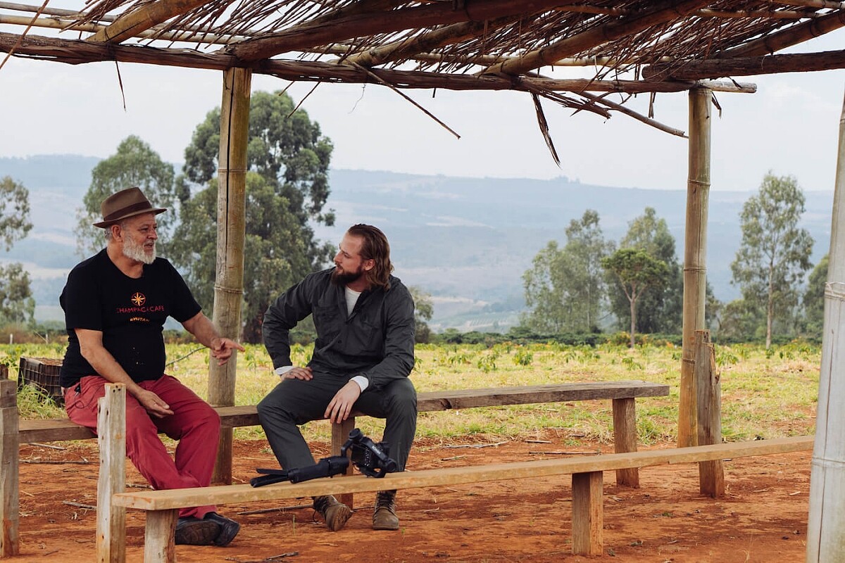 Patrik 在「以長期收購取代小量拼裝」為基礎下，與單一莊園農友建立長期合作關係。