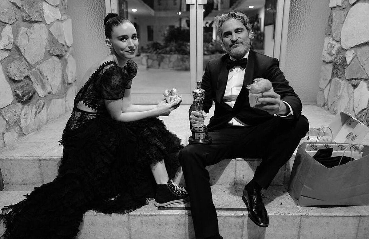 與 Rooney Mara 的第一個孩子命名為 River。