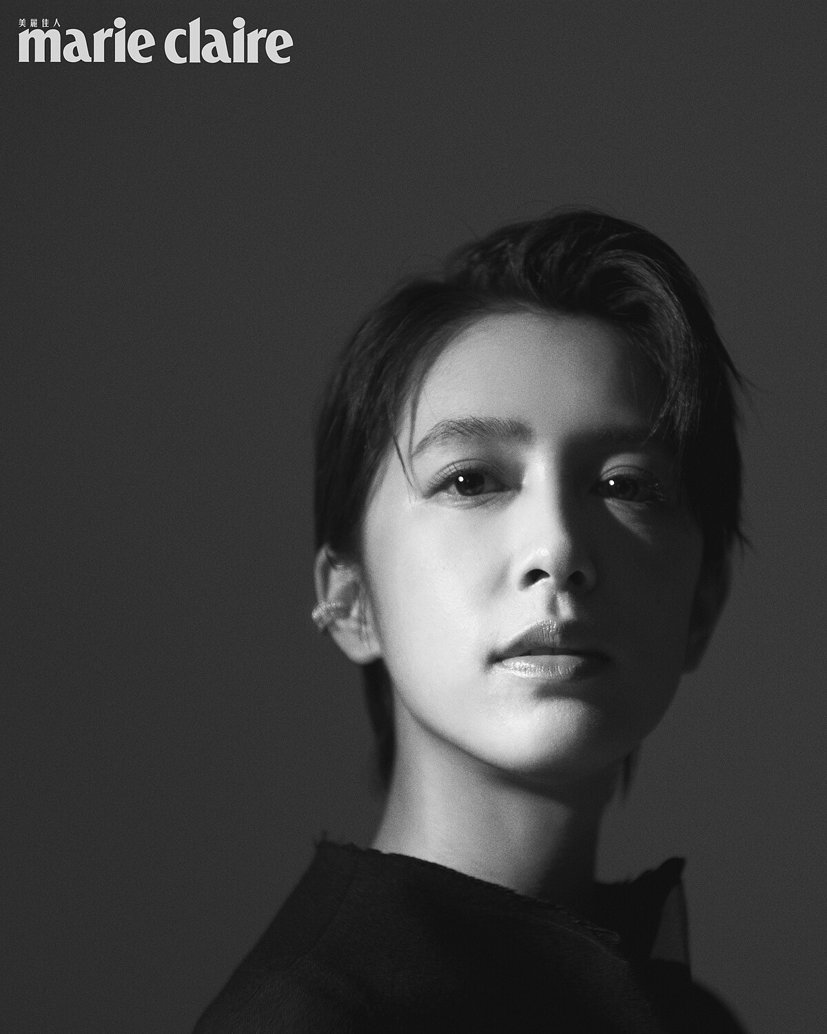 咖啡色寬沿帽、黑色西裝外套、灰色毛呢大口袋外套／both by Yohji Yamamoto