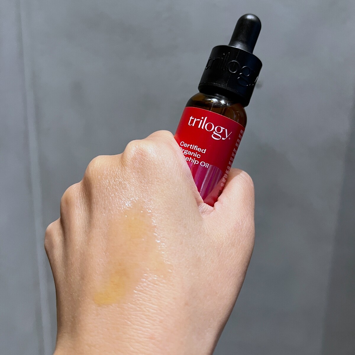 Trilogy有機全效純玫瑰果油質地。