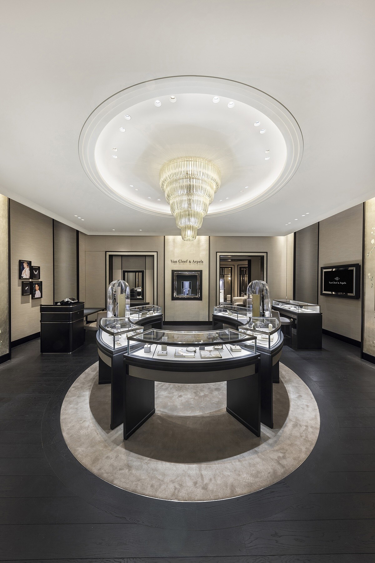 Van Cleef & Arpels梵克雅寶高雄漢神巨蛋精品店