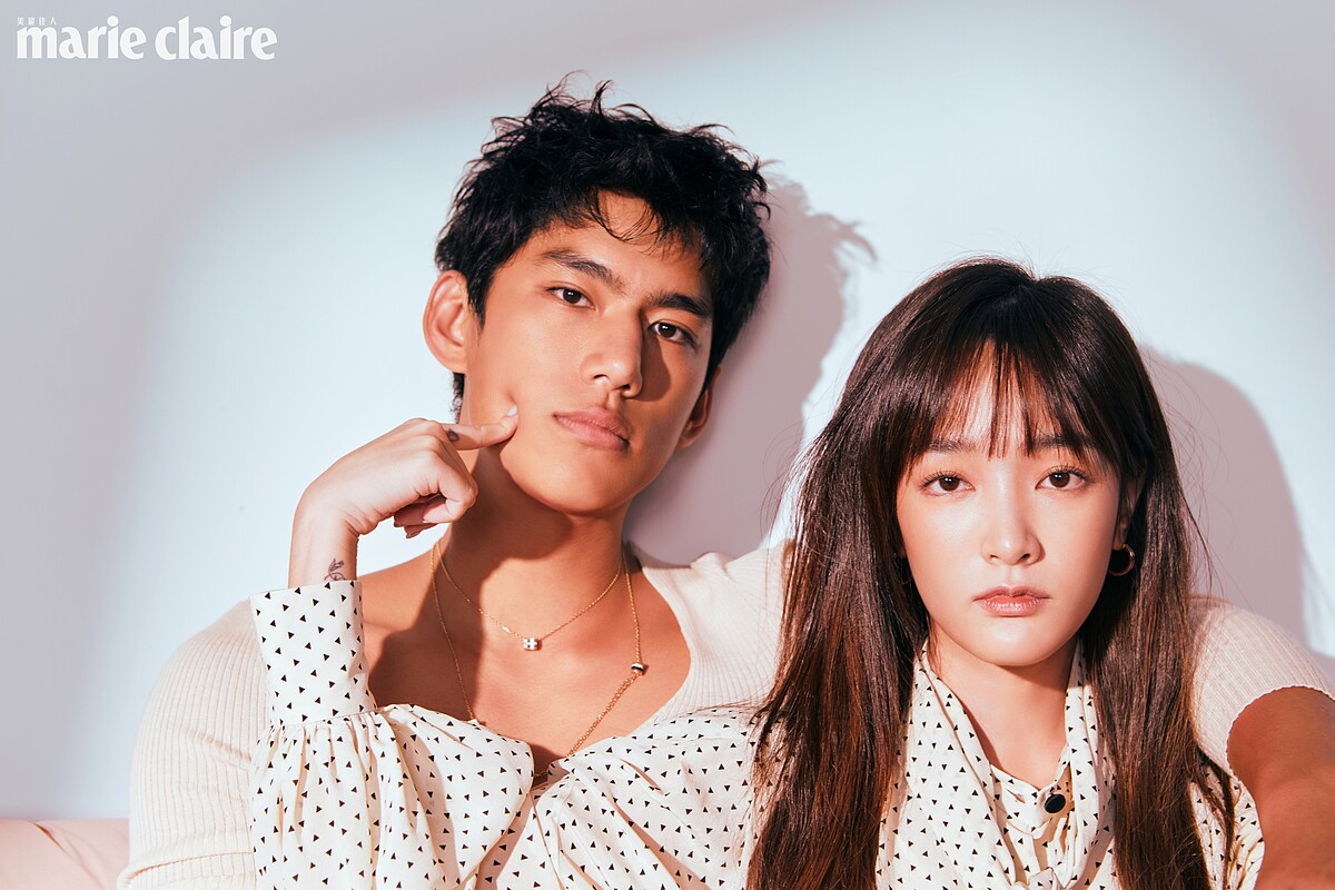 朱軒洋／象牙色圓領針織衫，Gucci；Quatre系列鍊墜項鍊、Quatre系列Y字鍊，both by Boucheron。王淨／波卡圓點綁帶澎袖襯衫，Balmain；Quatre系列耳環，Boucheron。