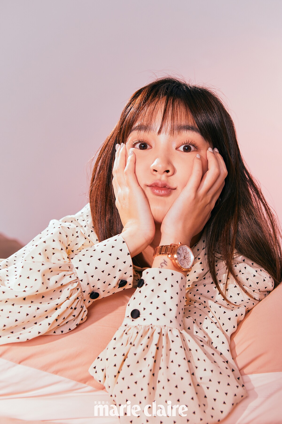 王淨／波卡圓點綁帶澎袖襯衫，Balmain；Quatre系列耳環，Boucheron；Seiko Lukia 玫瑰金腕錶，Seiko。