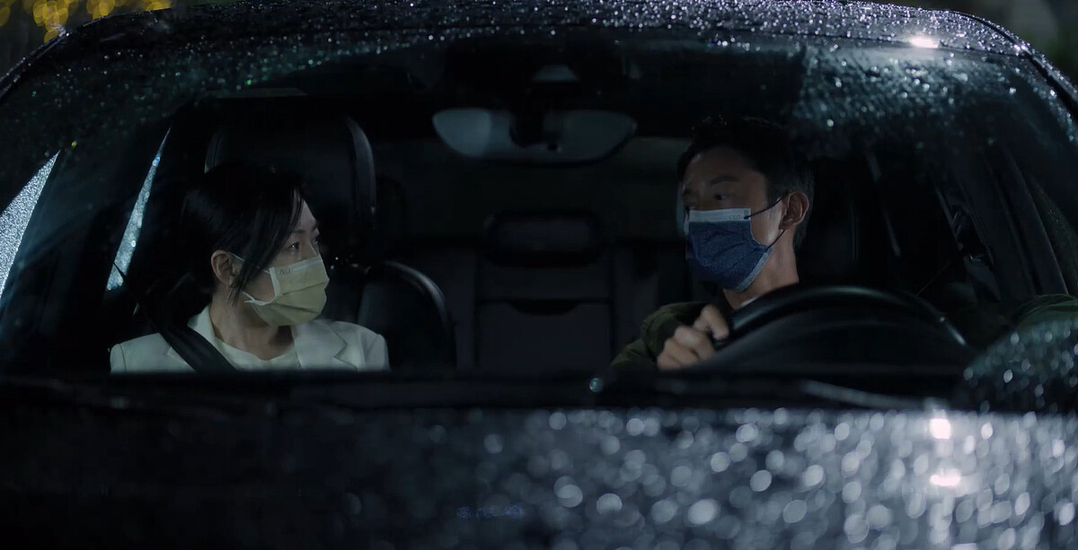 比照當時防疫政令，小S和吳慷仁車內得戴口罩，戲真的很難演