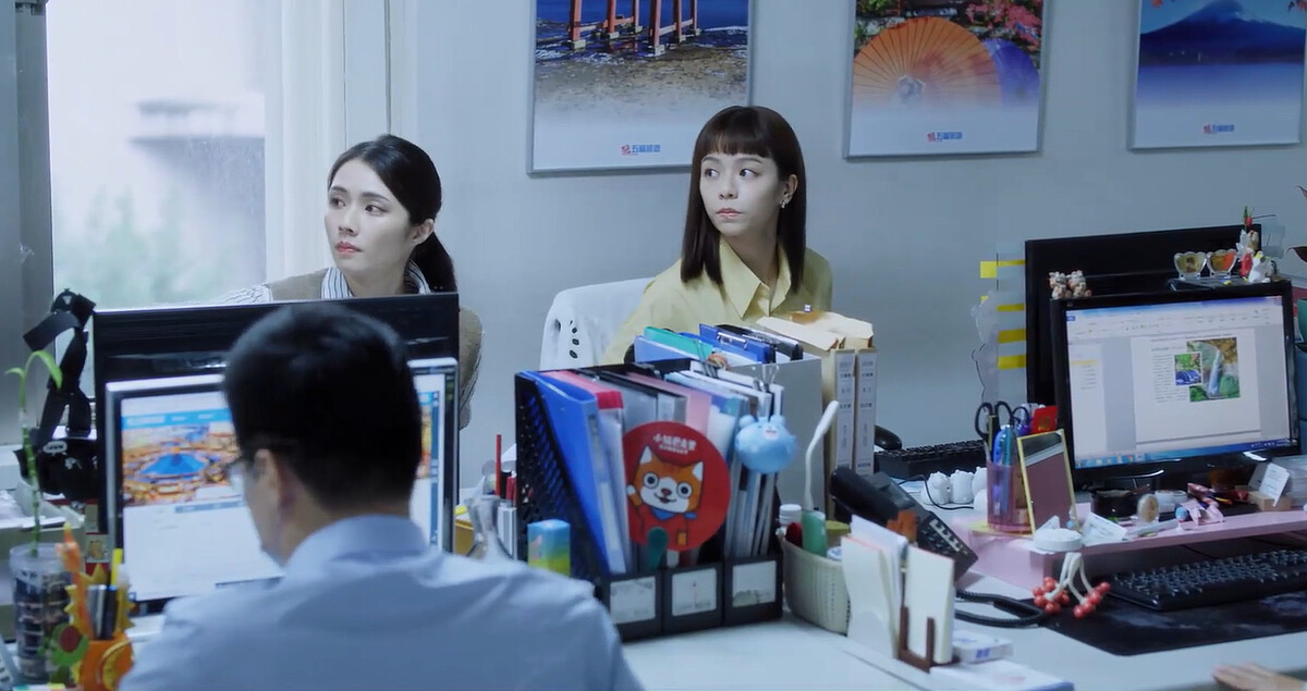 宋芸樺(右)不但被迫搬家14天，更被旅行社解雇