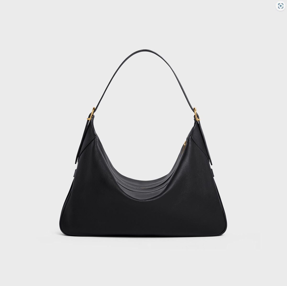 柔軟牛皮革大型ROMY手袋黝黑色NT$130,000。