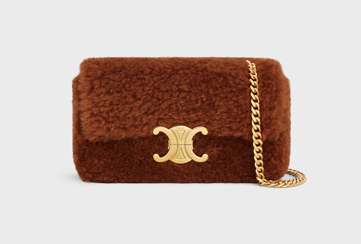 長毛羊皮CLAUDE飾鍊肩揹袋NT$120,000。