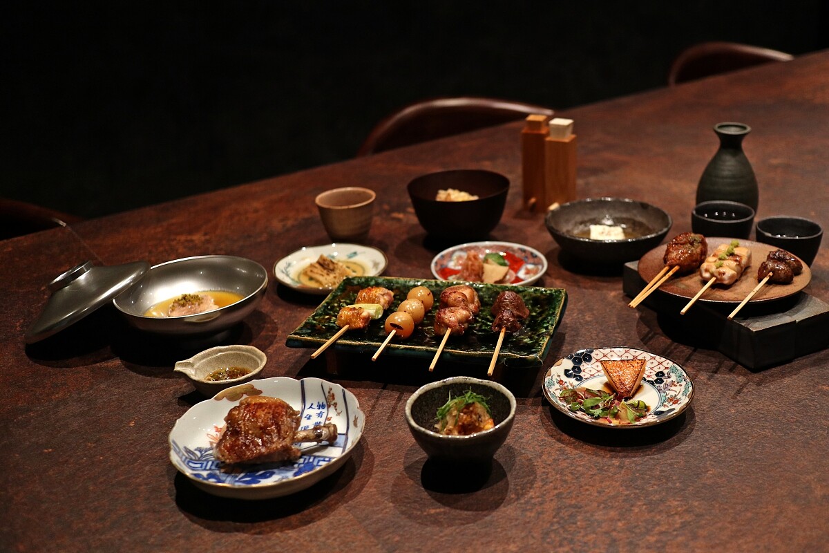 「fum&eacute;e」採割烹形式供餐。