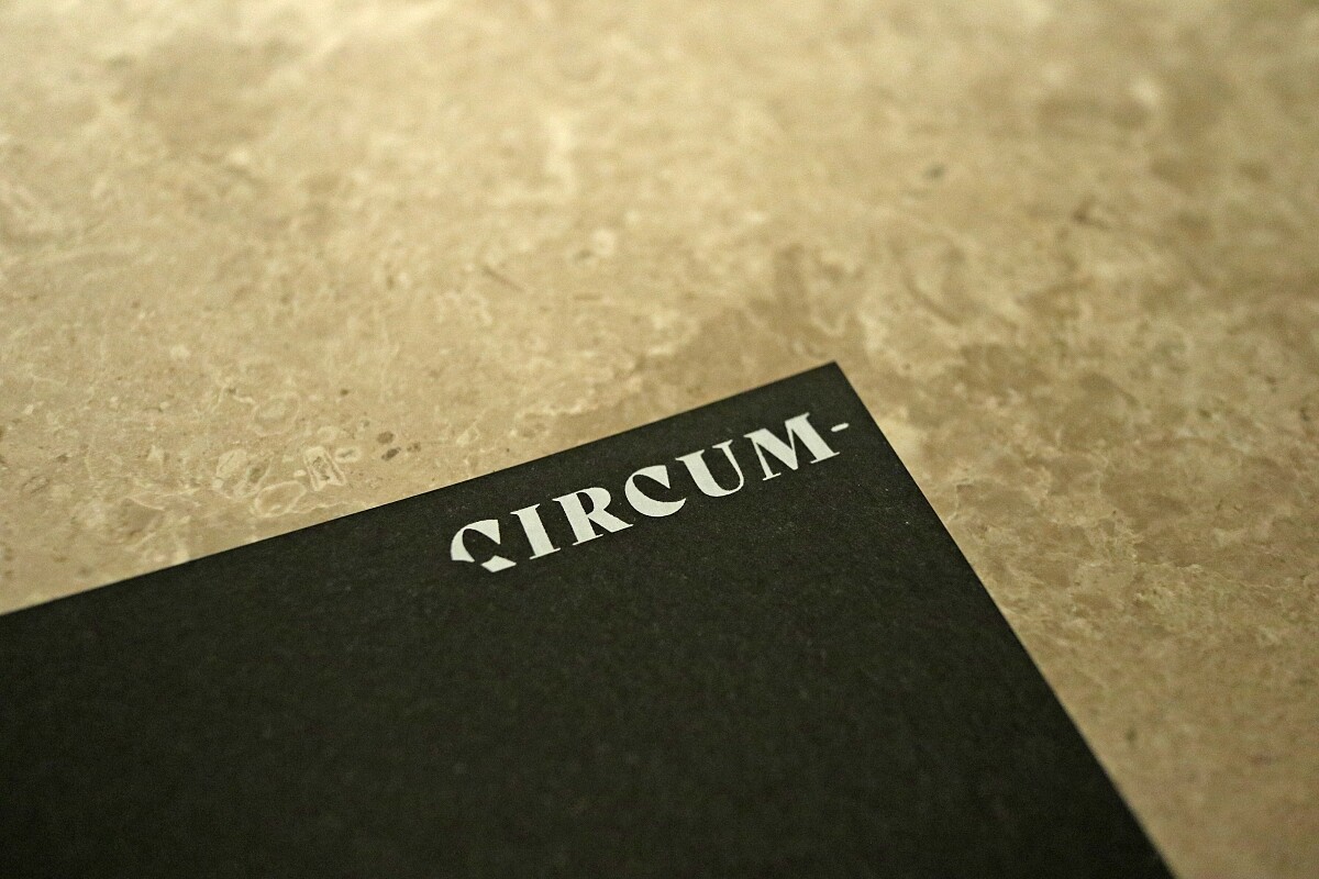 「Circum-」源於拉丁文的 Around、Among、Nearby 之意。