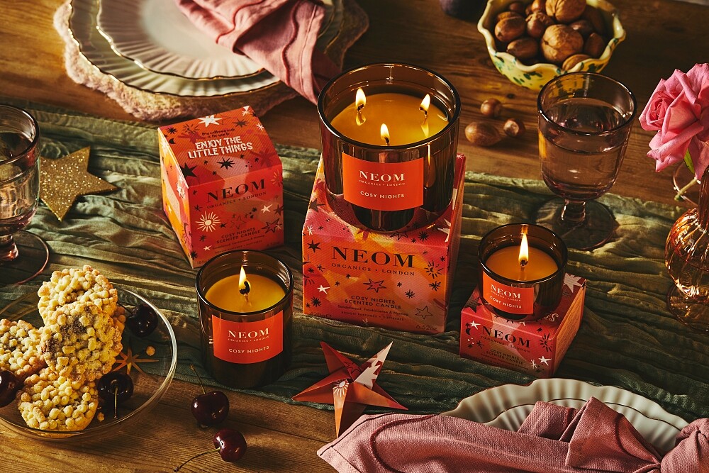 NEOM聖誕限量香氛蠟燭-凜冬聖檀185g，NT1,600、420g，NT2,300
