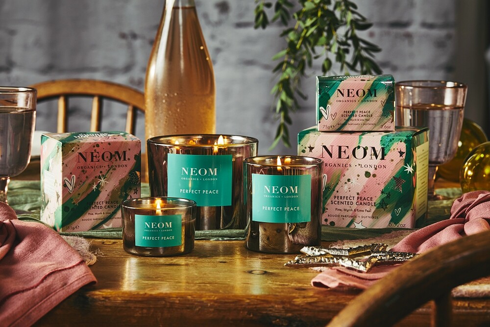 NEOM聖誕限量香氛蠟燭-香料萊姆185g，NT1,600、420g，NT2,300