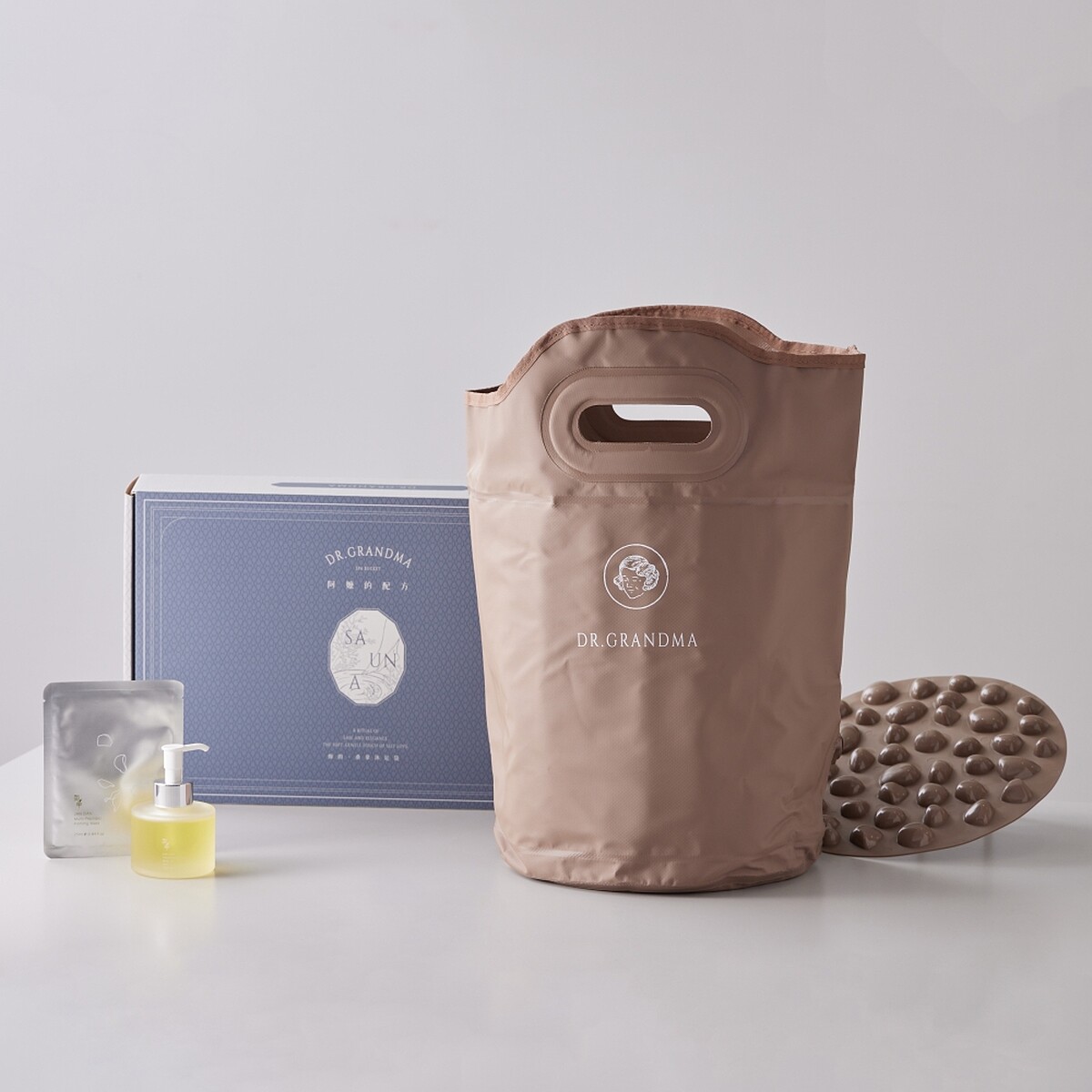 簡單JAN DAN暖心聯名組，NT2,990、VIPNT2,890、VVIPNT2,790