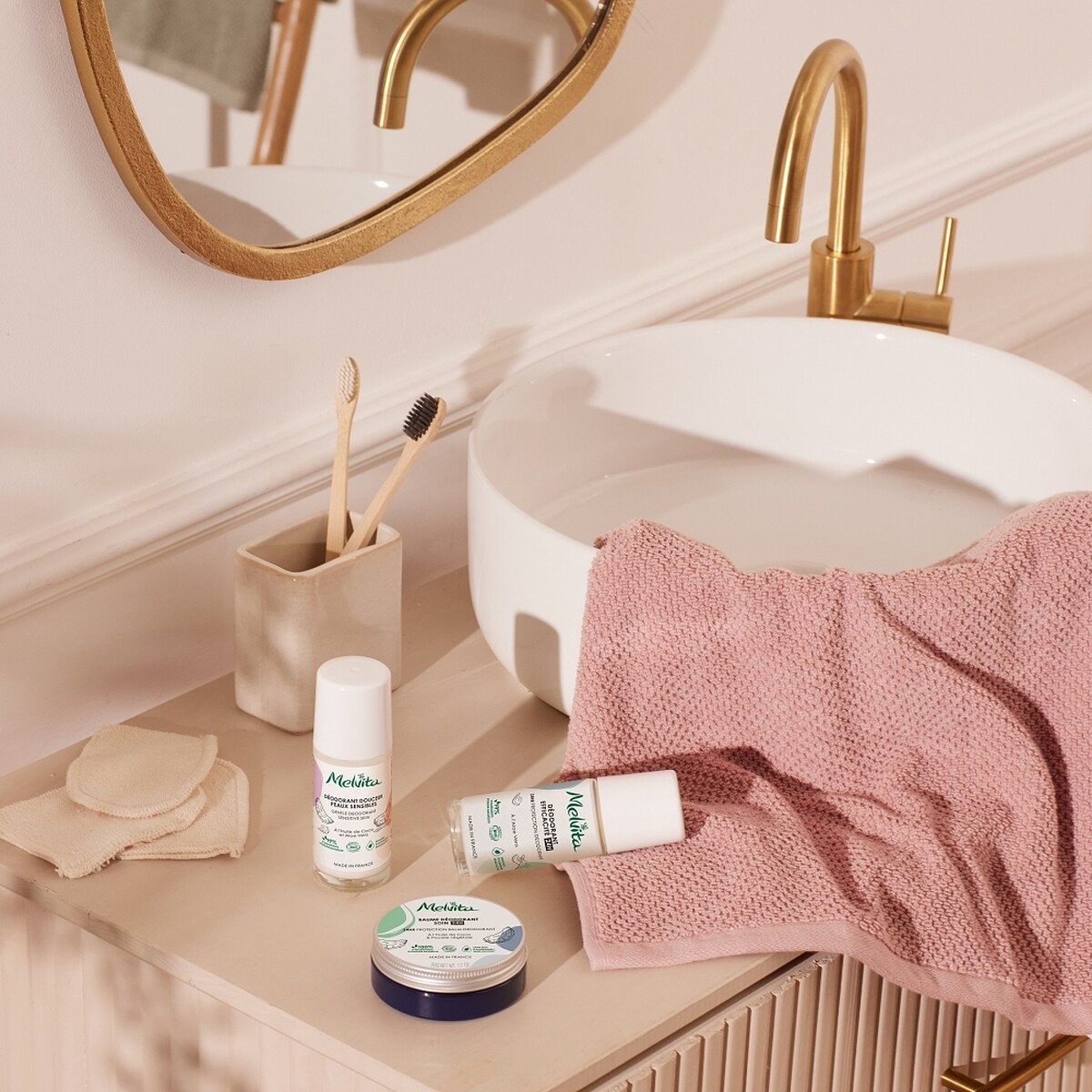 Melvita蜜葳特有機純植體香膏系列。